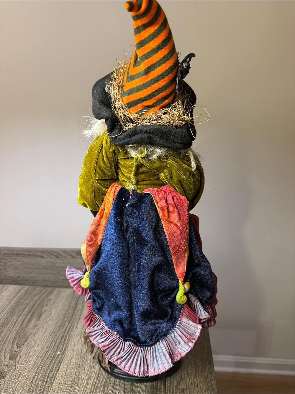 Vintage Halloween fall witch decor. - Picture 5 of 6
